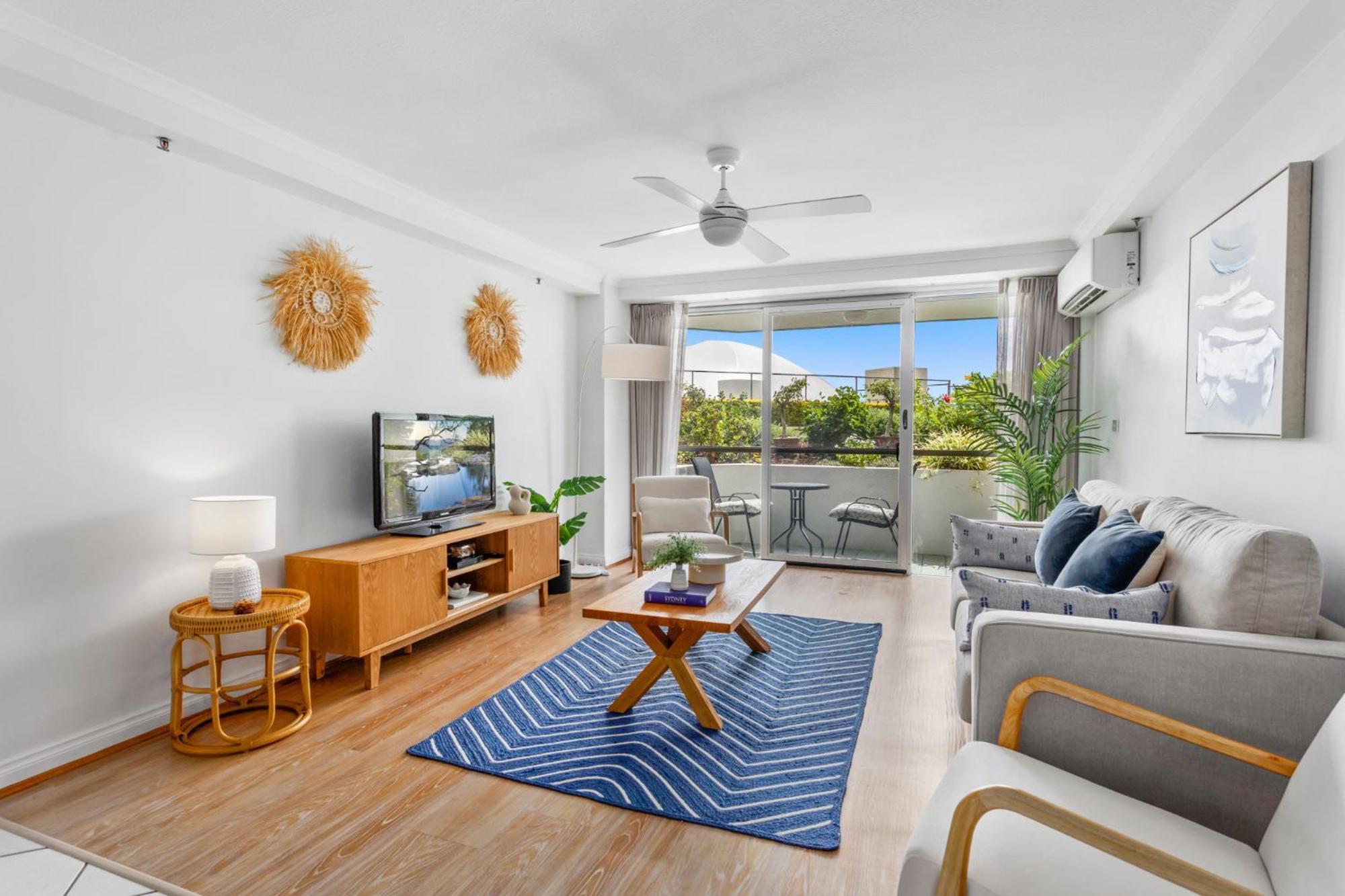 Beachfront 2-bed With Pool, Bbq & Tennis Court