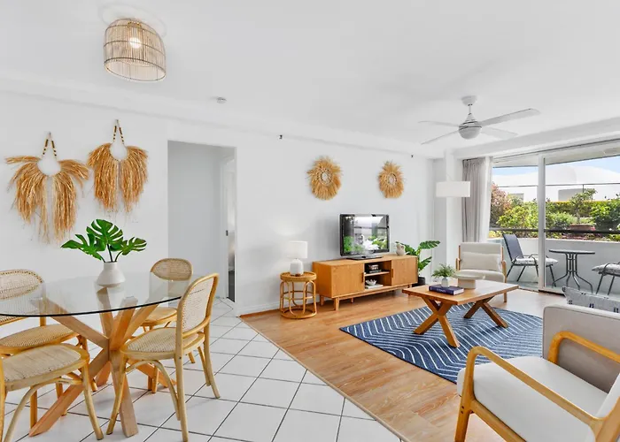 Beachfront 2-Bed With Pool, Bbq & Tennis Court