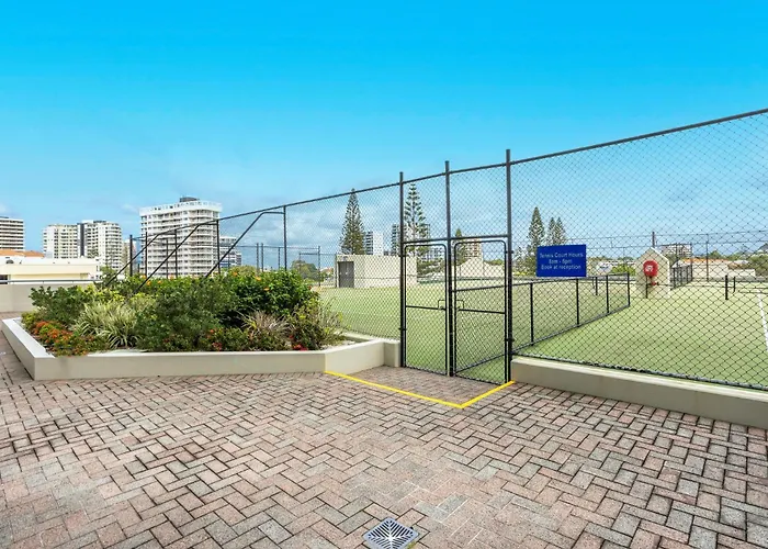 Beachfront 2-Bed With Pool, Bbq & Tennis Court